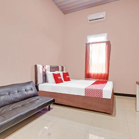 Oyo 90796 Hotel Mulya Indah Tambakmulya Eksteriør bilde