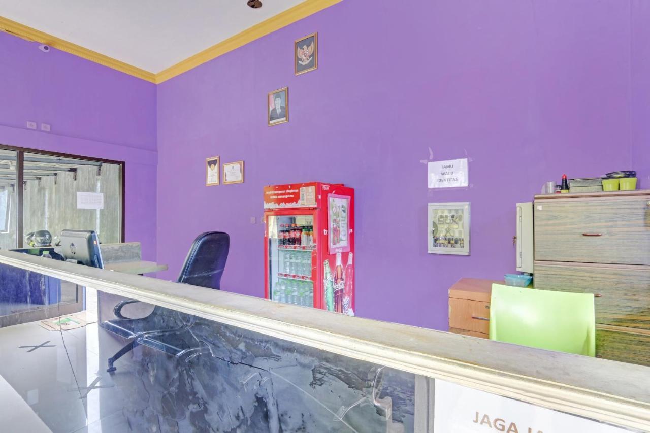 Oyo 90796 Hotel Mulya Indah Tambakmulya Eksteriør bilde