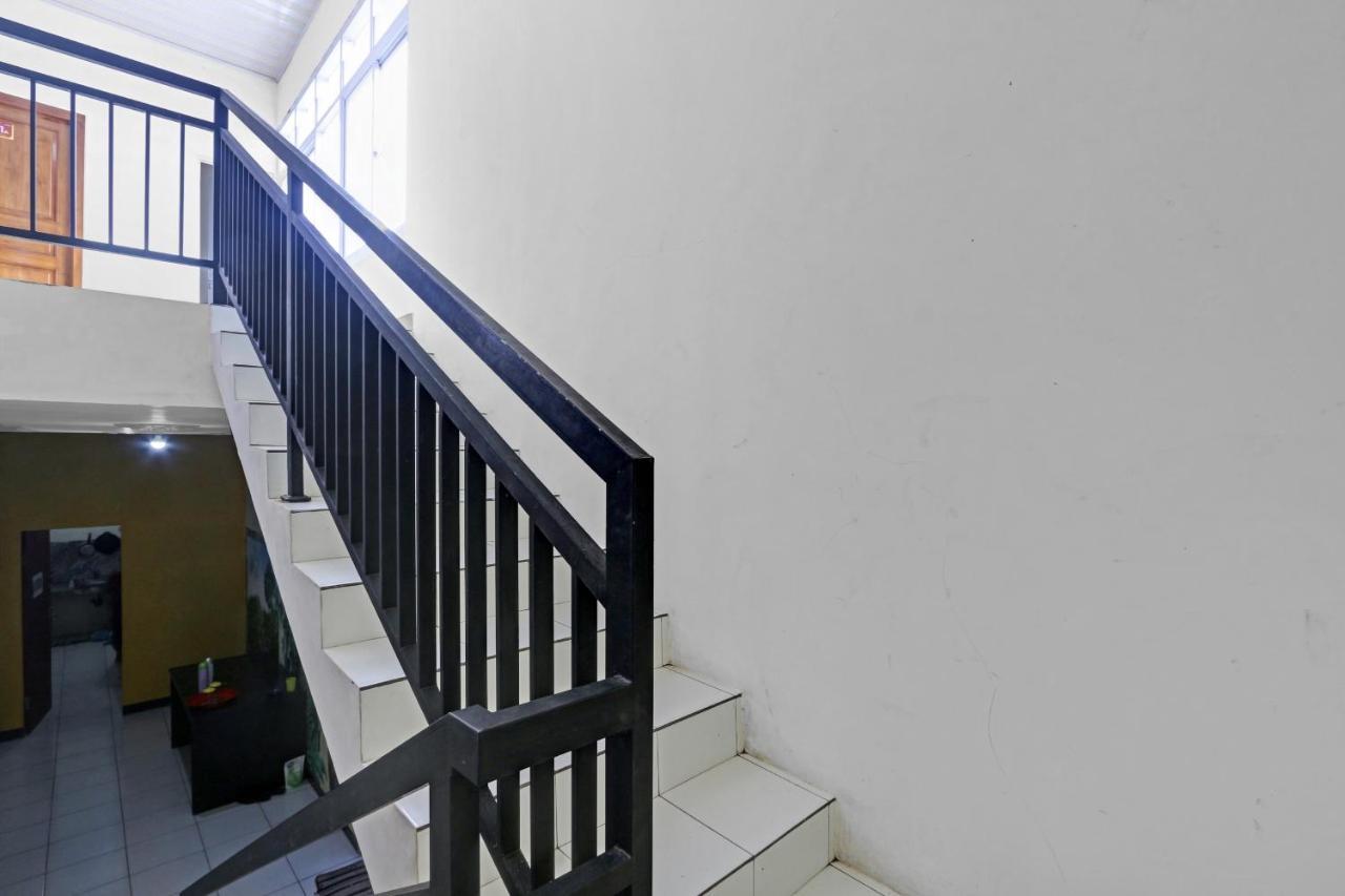 Oyo 90796 Hotel Mulya Indah Tambakmulya Eksteriør bilde