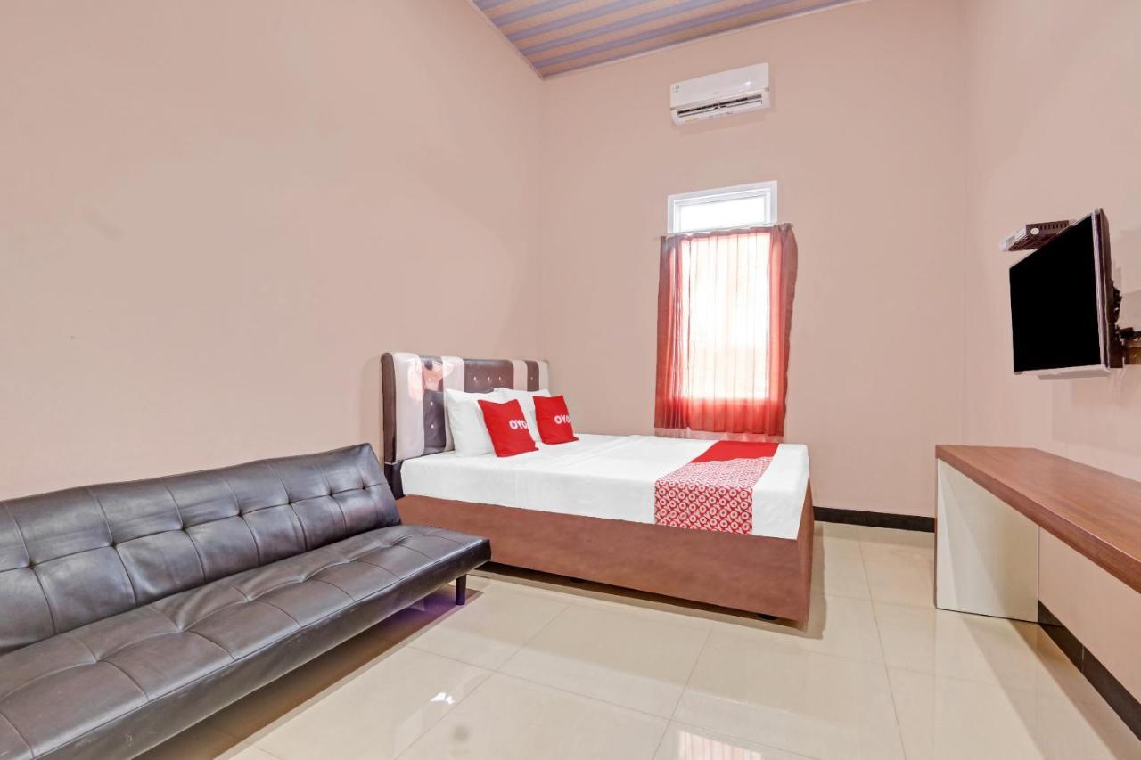 Oyo 90796 Hotel Mulya Indah Tambakmulya Eksteriør bilde