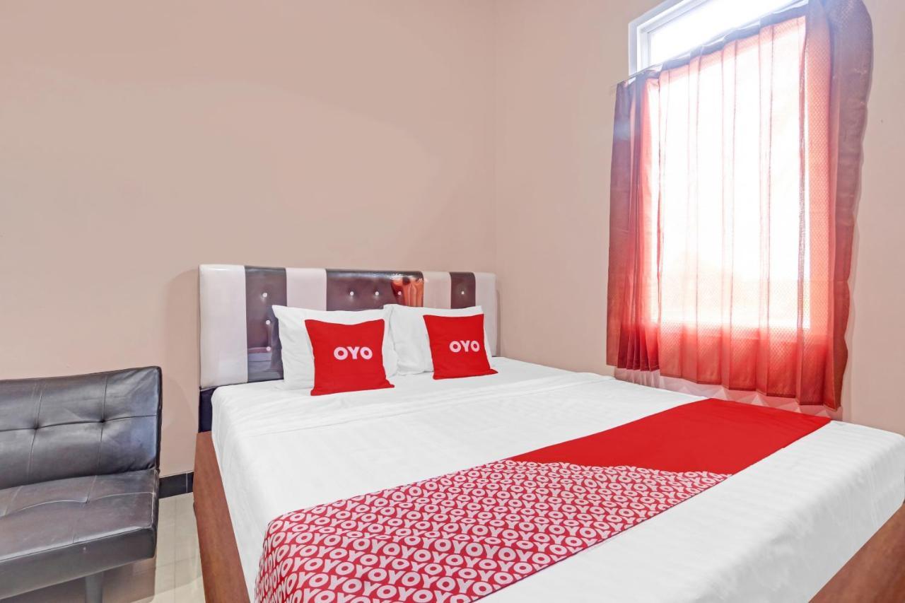 Oyo 90796 Hotel Mulya Indah Tambakmulya Eksteriør bilde